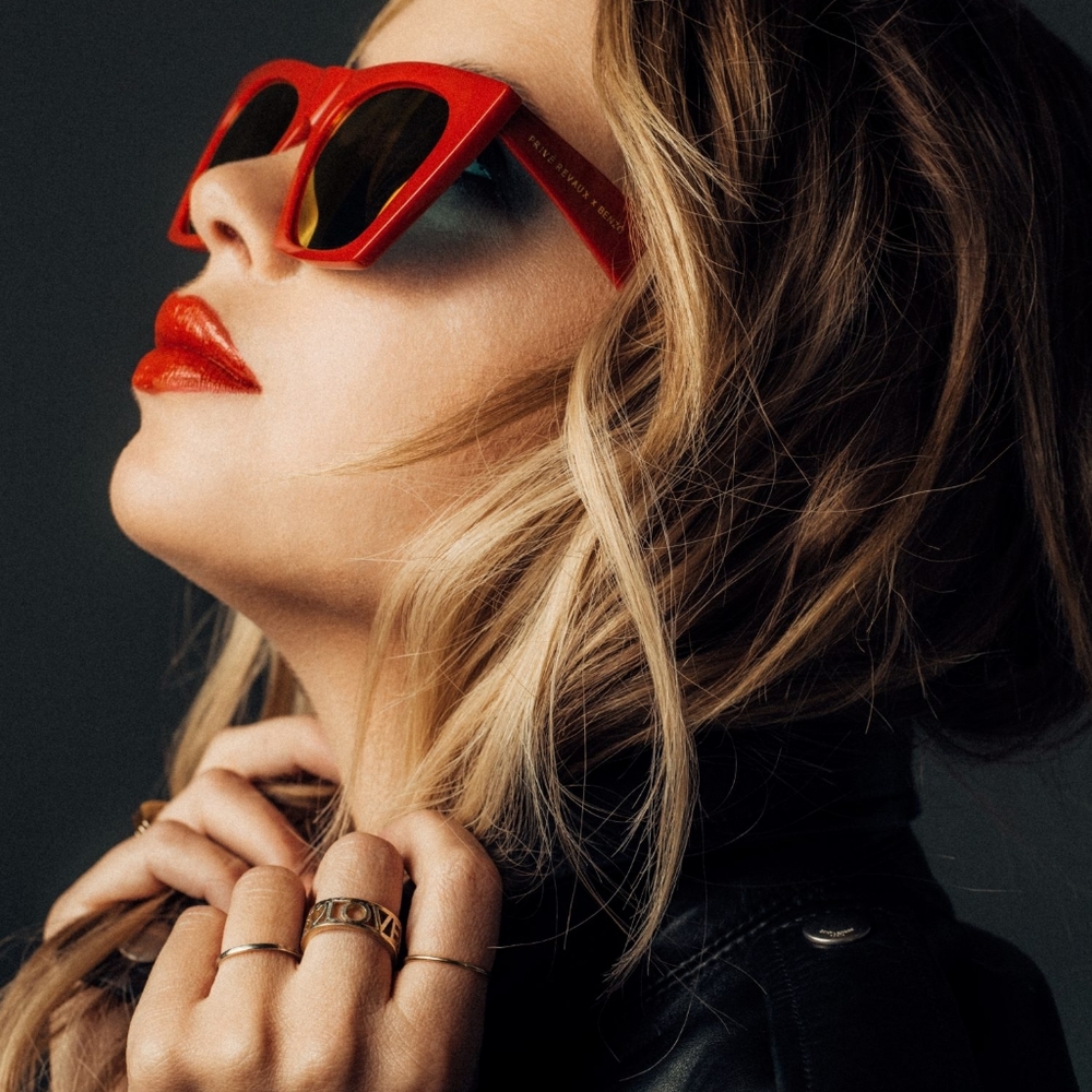 Prive Revaux The Victoria red sunglasses with case